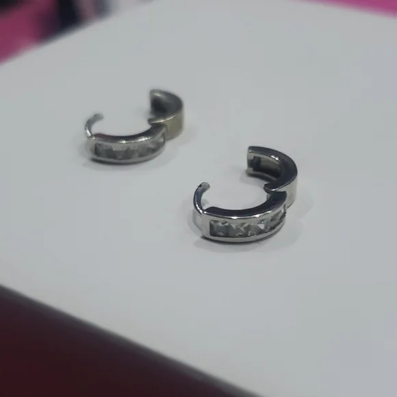 Earings - Picture 4 of 6